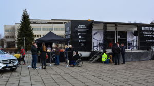 Valmet Automotives rekryteringskampanj besökte bland annat Karleby och sju andra städer i Finland. Valmet automotives roadshow