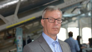 Sjukvårdsdistriktets kommunikationsdirektör Esa Halsinaho är glad över den nya informatören. Egentliga Finlands sjukvårdsdistrikts kommunikationsdirektör Esa Halsinaho.