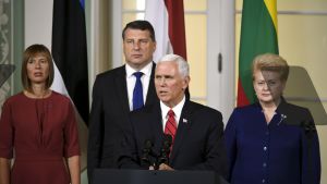 Estlands president Kersti Kaljulaid, Lettlands president Raimonds Vējonis, USA:s vice president Mike Pence och Litauens president Dalia Grybauskaite Estlands president Kersti Kaljulaid, Lettlands president Raimond Vejonis, USA:s vice president Mike Pence och Litauens president Dalia Grybauskaite i Tallinn 2017.