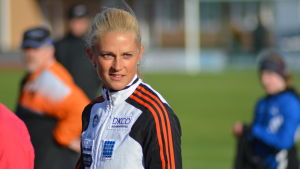 En högintressant start gör även Karin Storbacka som öppnar säsongen – och är genast guldfavorit på 1500 meter. Karin Storbacka, medeldistansare från IK Falken, 2015.