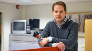 Frank Hoverfelt är utbildad diplomingenjör i energiteknik. Personporträtt av Frank Hoverfelt.