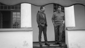 Tommi Eronen ja Samuli Edelmann Samuli Edelmann ja Tommi Eronen nauravat Presidentin kuvauksissa.