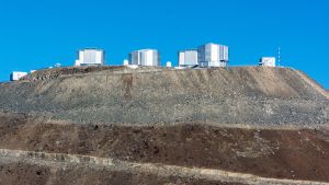 Antu, Kueyen, Melipal och Yepun. Det vill säga VLT, Very Large Telescope. Ruiner i Pampa Union, Chile.