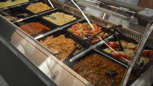 Färdigmaten kan inte ges till hjälporganisationer följande dag om de inte tillagar maten på nytt genom uppvärmning, enligt S-gruppens planeringschef Mika Lyytikäinen. Help your self
