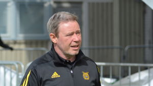 Keith Armstrong var tidigare tränare för Ilves. Keith Armstrong tränar Ilves i fotbollsligan.