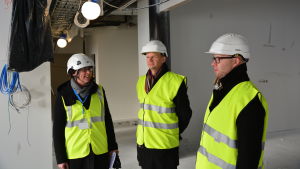 Ulla Mäki-Lohiluoma, Jari Kuusisto och Janne Suomela. Vd Ulla Mäki-Lohiluoma från Vaasa Parks, vicerektor Jari Kuusisto och projektchef Janne Suomela från Vasa universitet.