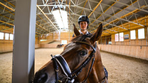 Sabrina har potential, säger Lönegren-Soiramo. Ronja Lönegren-Soiramo och hästen Sabrina.
