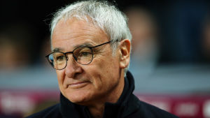 Claudio Ranieri var inte nöjd med att Leicester fick ett rött kort. Claudio Ranieri var inte nöjd med att Leicester fick ett rött kort.