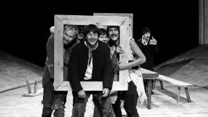 "Seitsemän veljestä" Turun kaupunginteatterissa 1970-luvulla. Näyttelijöitä teatterissa esittämässä Seitsemää veljestä.