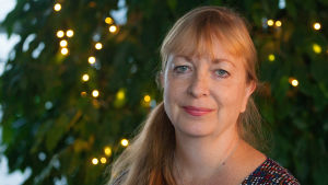Bodil Lindfors skriver om Henrika Ringbom i antologin "Poeter om poeter". Henrika Ringbom är aktuell med en radioessä