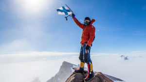 Patrick Degerman har tidigare bestigit berg i Antarktis. Patrick "Pata" Degerman på en bergstopp i Antarktis.