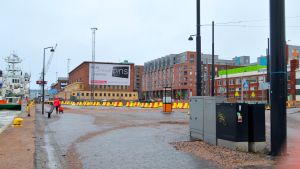 Här ska Arthur Buchardts hotell stå om några år. Här ska den norska hotellkungen Arthur Buchardts 16-våningar höga hotell stå.