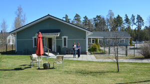 Ska kommunen själv sköta äldre vården, eller sälja ut den? Villa Stella i Ekenäs.