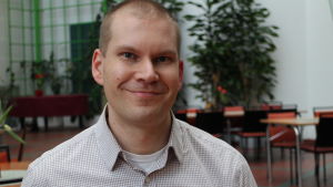 Psykologi Teemu Miettinen Kuvassa psykologi Teemu Miettinen HYKSin kipuklinikalta