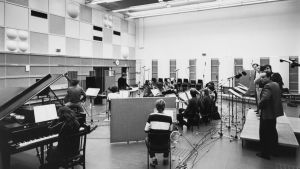 Sibelius-Akatemian oopperastudio ja -orkesteri äänittävät Tauno Pylkkäsen Varjo-oopperaa M2:ssa 22.4.1981. Sibelius-Akatemian oopperastudio ja -orkesteri äänittävät Tuomo Pylkkäsen "Varjo"-oopperaa 22.4.1981 M2-studiolla.