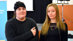 Optimastuderandena Felicia Ainonen och Jannica West. Optimastuderandena Felicia Ainonen och Jannica West.