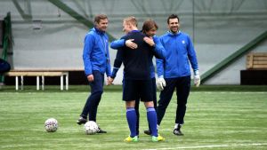 Forssell och HJK:s tränare Mika Lehkosuo är gamla kompisar. Mikael Forssell med Mika Lehkosuo i HJK:s träningar februari 2016.