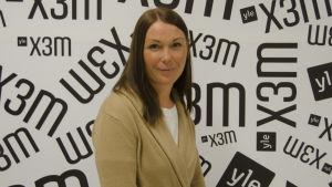 Maria Koivisto vill minska på plasten - inte bara i haven utan också i sin vardag. Bild på Maria Koivisto