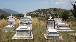 Begravningsplats i byn Mesopotam i Albanien.