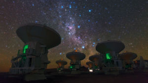 Forskare misstänker att det finns en planet i vårt solsytem som vi inte känner till. Vad kan du om de planeter vi redan känner till rätt så bra? Radioteleskopet ALMA i Chile.