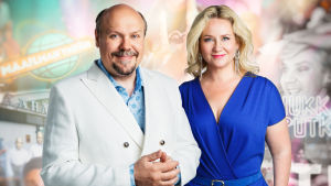 Yle 90 vuotta. Kuvassa juontajat Hannu-Pekka Björkman ja Maria Sid. Yle 90 vuotta. Kuvassa juontajat Hannu-Pekka Björkman ja Maria Sid.