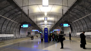 Helsingfors-Vanda flygplats station ägs av Trafikverket. Interiör på ny tågstation.