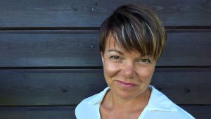 Annette Kronholm-Cederberg är modersmålslärare i Topeliusgymnasiet i Nykarleby. Annette Kronholm-Cederberg