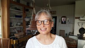 Stina Ericsson i sitt kök hemma på Uppgårds i Kimito. 2016.