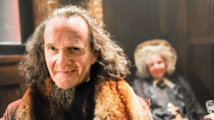 Fagin (Anton Lesser) Uusi sarja vie viktoriaaniseen aikaan, jossa monet tutut Dickensin romaanihenkilöt ovat päätyneet samaan tarinaan.
