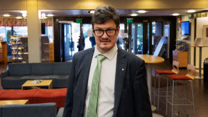 Rurik Ahlberg, kommundirektör i Korsholm. Rurik Ahlberg i Korsholms ämbetshus.