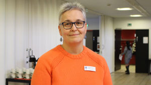 Marita Nummelin jobbar på Helsingforskyrkornas specialdiakoni. Marita Nummelin är ledande diakoniarnetare på Helsingfors kyrkornas specialdiakoni