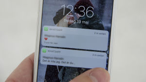 Var det Hanken eller Närpes som var orsaken? Rösta bland våra förslag på finlandssvenska dumpningar. En telefon där någon läser meddelandet: Det är inte jag. Det är du...