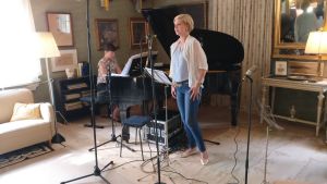Sopraano Kaisa Ranta ja pianisti Tiina Karakorpi harjoituksissa Ainolassa Meidän festivaalilla Sopraano Kaisa Ranta ja pianisti Tiina Karakorpi Ainolassa Meidän festivaalilla