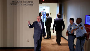 Rysslands FN-ambassadör Vasilij Nebenzia menar att ett angrepp kan urarta i öppen konflikt med Väst. Rysslands FN-ambassadör Vasilij Nebezia.