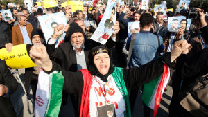 Den iranska regimen lät ordna demonstrationer för att visa att folket fortfarande stöder den efter att protesterna mot regimen hade mattats av. Demonstration till stöd för regimen i Teheran.