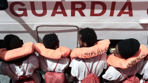 Salvini stoppade i helgen fartyget Aquarius att ta i land i Italienska hamnar. Flyktingar på fartyget Aquarius.