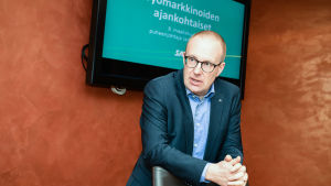 Jarkko Eloranta, ordförande för Finlands Fackförbunds Centralorganisation FFC, säger att trycket från medlemsorganisationerna är stort. Det tyngsta vapnet att ta till är strejker men andra demonstrativa aktiviteter kan också komma upp på måndagens möte. FFC-ordföranden Jarkko Eloranta.