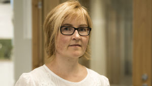 Mari Niva säger att konsumenter oftare tänker etiskt när de köper mat. Lähikuvassa tutkija Mari Niva.