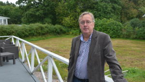 Ralf Sjödahl som är en av kandidaterna till posten sitter också som stadsfullmäktigeledamot för SFP i Lovisa. Ralf Sjödahl