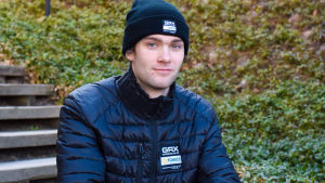 Niclas Grönholm har klara målsättningar - på längre sikt. Porträttbild på Niclas Grönholm.
