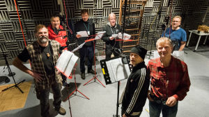Seitsemän veljeksen kuunnelmasarjan nauhoituksissa seitsemän veljestä, aleksis kivi, jouko turkka, tv-ohjelma, wilho ilmari, radioteatteri, kuunnelma 1954