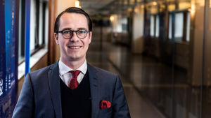 Carl Haglund är vice vd för Kaidi som planerar att bygga en enorm biobränslefabrik i Kemi. Försvarsminister Carl Haglund