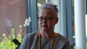 Tuula Jäppinen på plats i fullmäktigesalen. Tuula Jäppinen fick sex röster i stadsdirektörsvalet i Lovisa