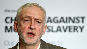 Labourledaren Jeremy Corbyn är en av de politiker som har fokuserat på kampen mot modernt slaver. Han talade i mars inför inbjudna lokala myndigheter om hur man upptäcka och motarbeta tvångsarbete Labourledaren Jeremy Corbyn är en av de politiker som har fokuserat på kampen mot modernt slaver. Han talade i mars inför inbjudna lokala myndigheter om hur man upptäcka och motarbeta tvångsarbete