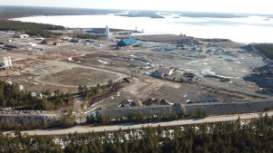 Koverhar hamnområde. En bild på ett industriområde. Bilden är tagen från luften.