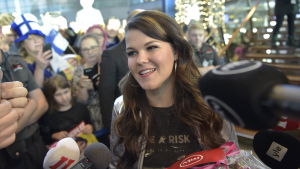 Saara Aalto Suomen vierailulla The X Factor UK -kisan aikana Saara Aalto på Helsingfors-Vanda flygplats.
