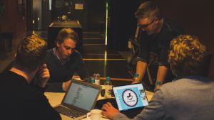 Tävlingen utvecklar och betonar företagsamhet, samarbete, kreativitet och presentationsteknik. Get the deal 2017