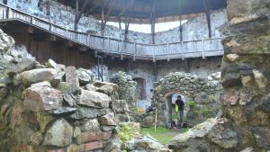 Fortsstyrelsen vill ha verksamhet vid slottet året om. Borggården på Raseborgs slott.