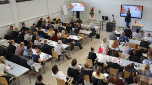 Många var intresserade av Anders Nilssons föreläsning. Anders Nilsson föresläser vid Yrkeshögskolan Novia i Åbo.
