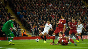 Wissam Ben Yedder gjorde 1–0 på Anfield i september. Wissam Ben Yedder gör mål mot Liverpool på Anfield.